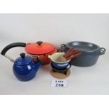 Le Creuset chocolate fondue set, (RRP £9