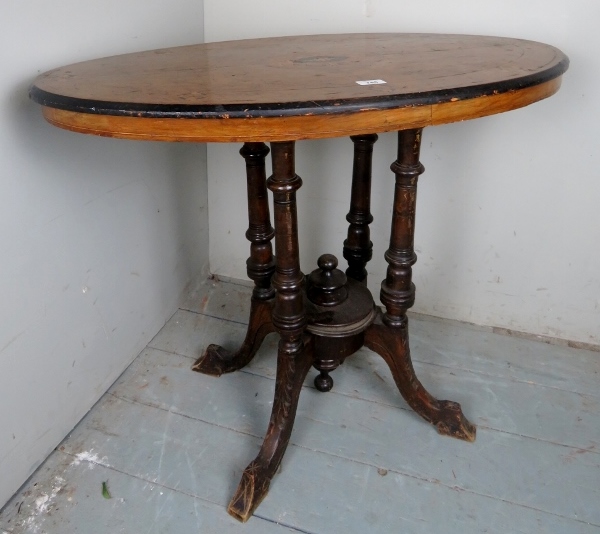 A pretty Victorian walnut centre table w
