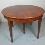 An early 20th Century mahogany circular extending dining table est: £70-£100
