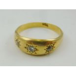 AN 18CT GOLD GENTLEMAN'S GYPSY SET RING, containing three diamonds, overall weight 6g, ring size