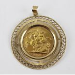 A 1979 GOLD SOVEREIGN SET INTO A 9CT GOLD PENDANT MOUNT