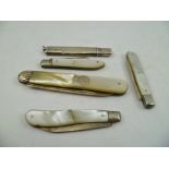 ALLEN & DARWIN AN EDWARDIAN SILVER BLADED FOLDING FRUIT KNIFE, with mother-of-pearl handle,