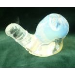 A NOVELTY OPALESCENT GLASS SNAIL MATCH HOLDER PAPERWEIGHT, 5.5cm