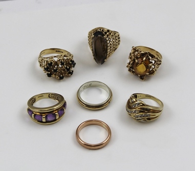 A COLLECTION OF SEVEN 9CT GOLD LADY'S DRESS RINGS, some stone set (7), combined weight 34g.