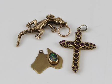 A 9CT GOLD CAST SALAMANDER PENDANT, a stone set 9ct. gold CROSS, and a 9ct. gold PENDANT shaped as