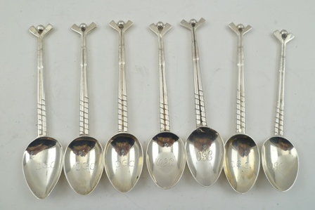 WALKER AND HALL A COLLECTION OF SEVEN VARIOUS SILVER "GOLF" TEA SPOONS, modelled with golf club