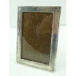 AN EDWARDIAN SILVER PHOTOGRAPH FRAME, Birmingham 1902 image size 13cm x 8cm