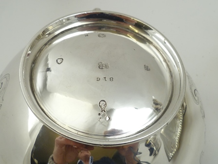 EDWARD & JOHN BARNARD A MID 19TH CENTURY THREE PIECE SILVER TEA SERVICE, the teapot having a melon - Image 5 of 6