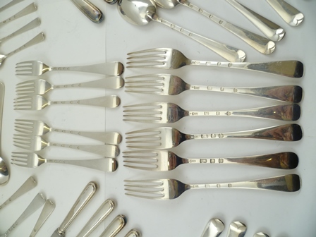 JAMES W. POTTER AND SONS A 20TH CENTURY SILVER SET OF CUTLERY "Hanoverian" pattern with feathered - Image 5 of 7