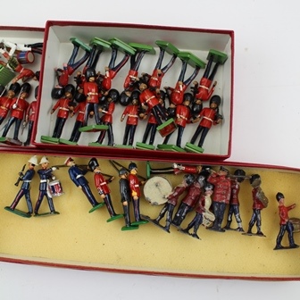 A QUANTITY OF "BRITAINS" GUARDS, marching with rifles, red tunics and Busby's, together with some - Image 3 of 3