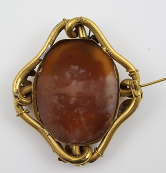 AN EARLY 19TH CENTURY GILT METAL MOUNTED SHELL CAMEO BROOCH, carved with a female bust, possibly - Image 3 of 3