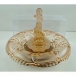 AN ART DECO PERIOD PINK GLASS TABLE CENTRE PIECE, 22cm high