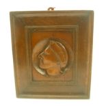 AN EARLY 20TH CENTURY RELIEF CARVED PROFILE PORTRAIT ROUNDEL, set within an oak frame, roundel