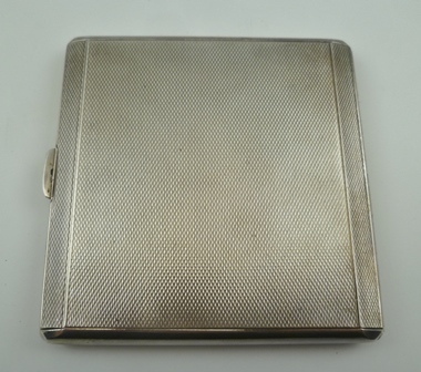 JOHN HENRY WYNN AN EARLY 20TH CENTURY SILVER CIGARETTE CASE, having engine turned decoration, - Image 2 of 3