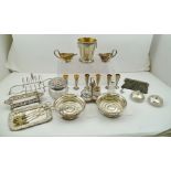 A SELECTION OF PLATED WARES comprising; a purse, a pair of coasters, toast rack, six pedestal