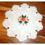 A CONTINENTAL WHITE ALABASTER DECORATIVE PLATE inset hardstones in a floral design, 22cm diameter