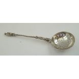 JOHN ALDWINCKLE & THOMAS SLATER A VICTORIAN SILVER SIFTER SPOON, having pierced crucible bowl and