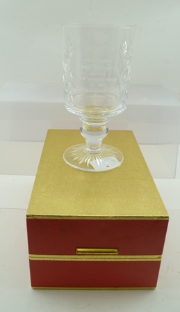 A ROYAL COMMEMORATIVE CUT WINE GLASS, "Debrett" 1978, in case of issue - Image 2 of 2