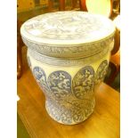 AN ORIENTAL DESIGN BLUE & WHITE DECORATED CERAMIC CIRCULAR GARDEN SEAT