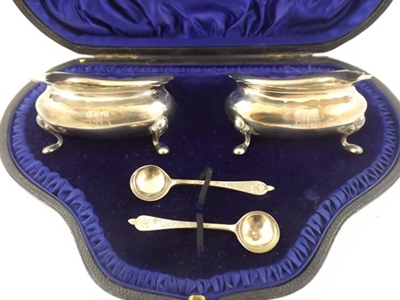 A PAIR OF OBLONG SILVER SALTS each having four pad feet, with two spoons monogrammed "H", London - Image 2 of 5