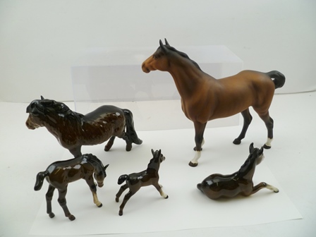 A COLLECTION OF FIVE BESWICK PORCELAIN ANIMALS to include; a matt coloured mare with swishing - Image 3 of 3