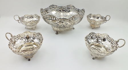 GLADWIN LIMITED A 20TH CENTURY SILVER DESSERT SET, comprising a serving bowl with pierced rim and