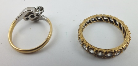 A DIAMOND EFFECT SET ETERNITY RING, decoratively chased yellow metal band, size M, together with a - Image 2 of 2