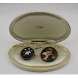 AN INLAID STONE FLORAL DESIGN BROOCH, an oval ceramic figure decorated brooch and a cultured pearl