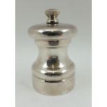 A LATE 20TH CENTURY SILVER PEPPER MILL, Birmingham 1988, 6.5cm high