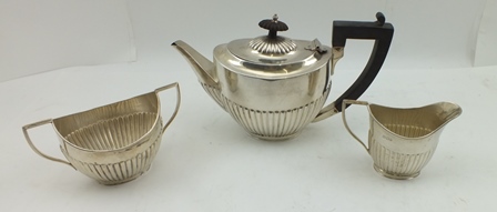 MAPPIN & WEBB A LATE VICTORIAN THREE PIECE SILVER BACHELOR TEASET of oval fluted Georgian design