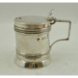 A VICTORIAN CYLINDRICAL MUSTARD POT, London 1896, 83g.