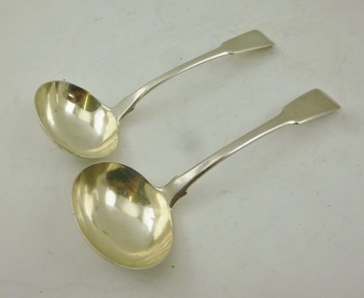 THOMAS WILKES BARKER A PAIR OF GEORGE III "FIDDLE" PATTERN SILVER SAUCE LADLES, London 1809,