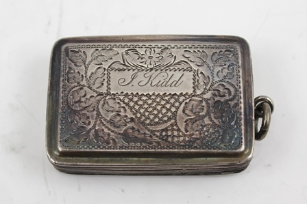 THOMAS & WILLIAM SIMPSON AN EARLY 19TH CENTURY SILVER VINAIGRETTE, having chased decoration,