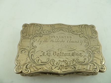 A COLLECTION OF FIVE HALLMARKED SILVER ITEMS comprising; a Victorian engraved snuff box, a scallop - Image 3 of 6