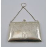 AN EDWARDIAN SILVER EVENING PURSE, with chain handle, the front engraved with floral swags and a