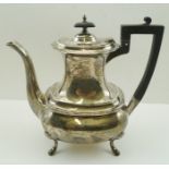 WALKER & HALL A GEORGIAN DESIGN SILVER COFFEE POT, raised on four feet, Sheffield 1924, weight