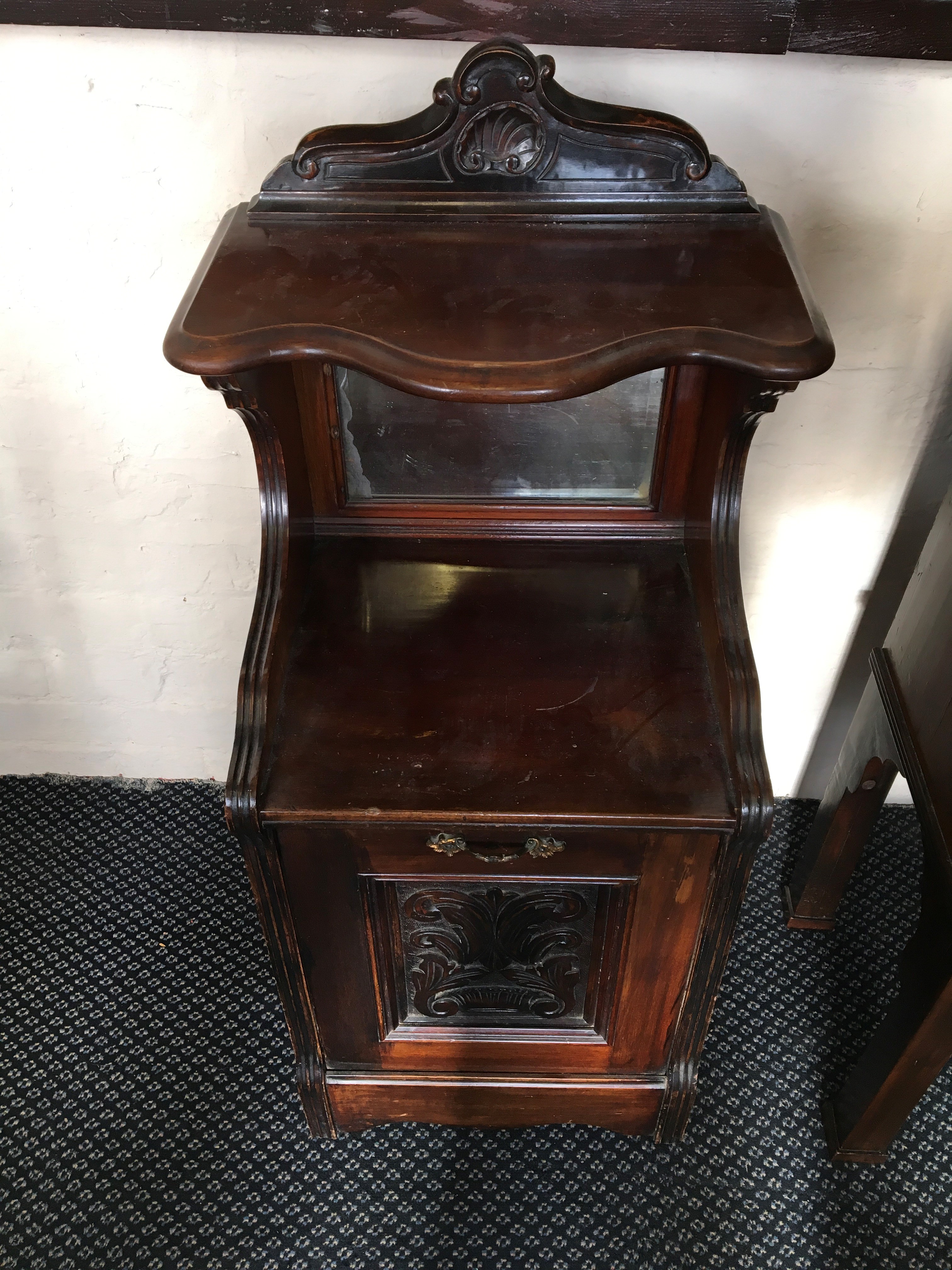 An Edwardian mirror back coal box.