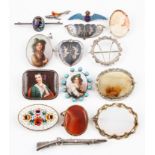 A collection of fifteen various brooches, to include painted examples, agate examples, a