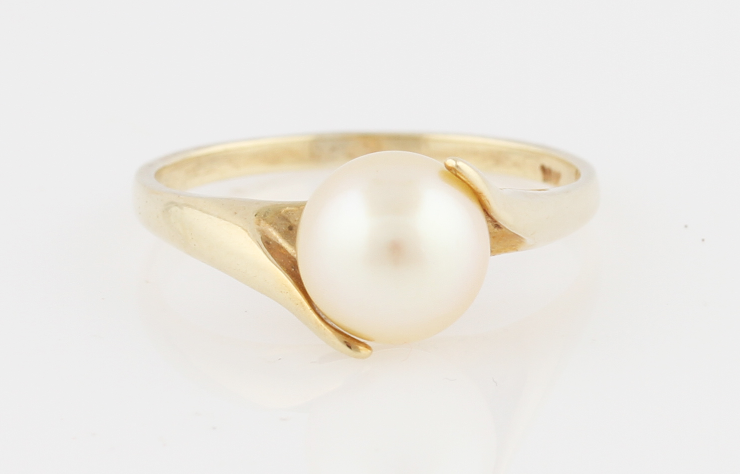 A pearl ring, stamped 10k, ring size L½, weight approx. 1.9g.