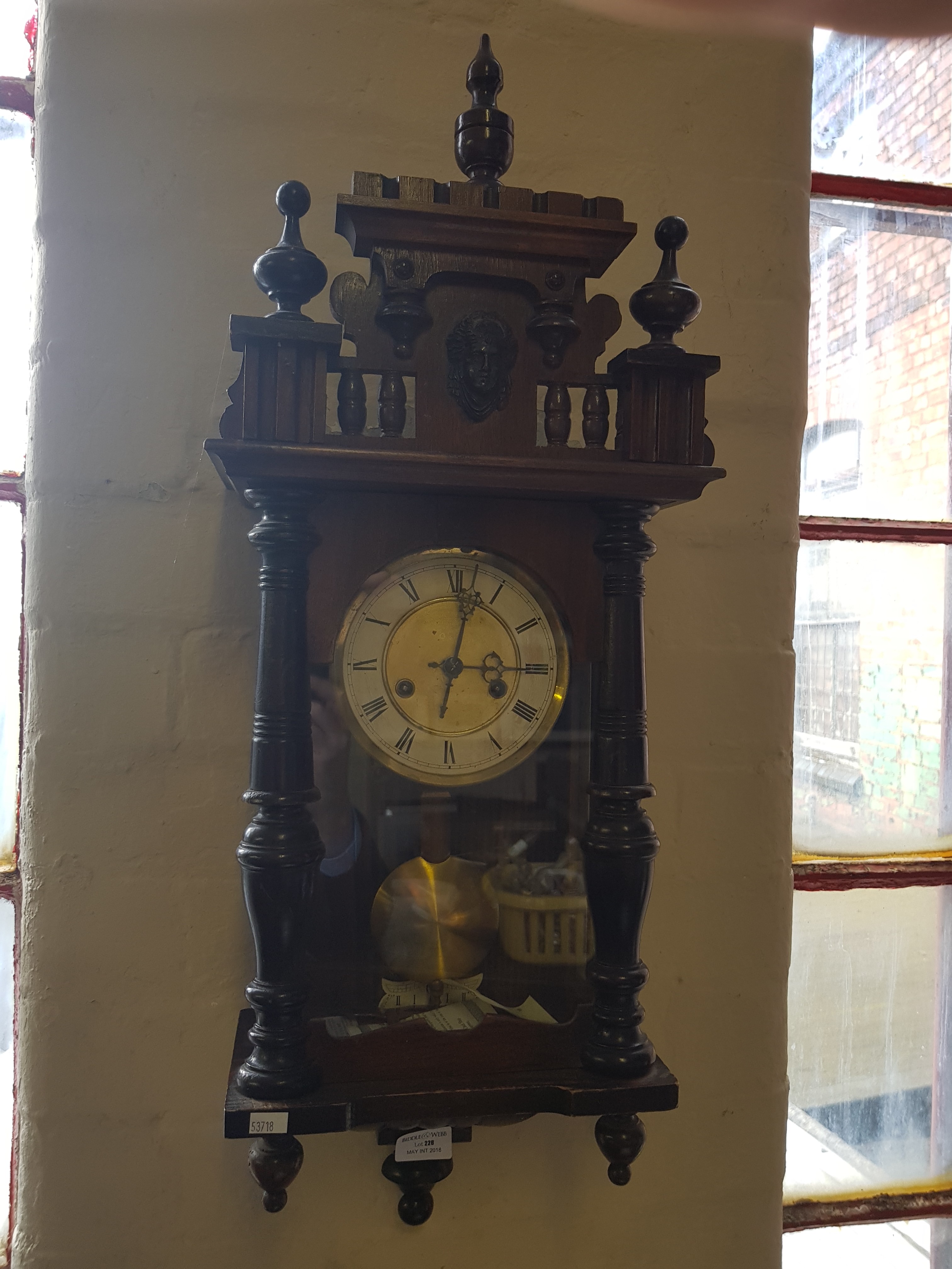 A Victorian mahogany case wall clock. - Bild 2 aus 2