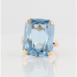 A hallmarked 9ct yellow gold blue paste dress ring, set with an emerald cut blue paste, ring size