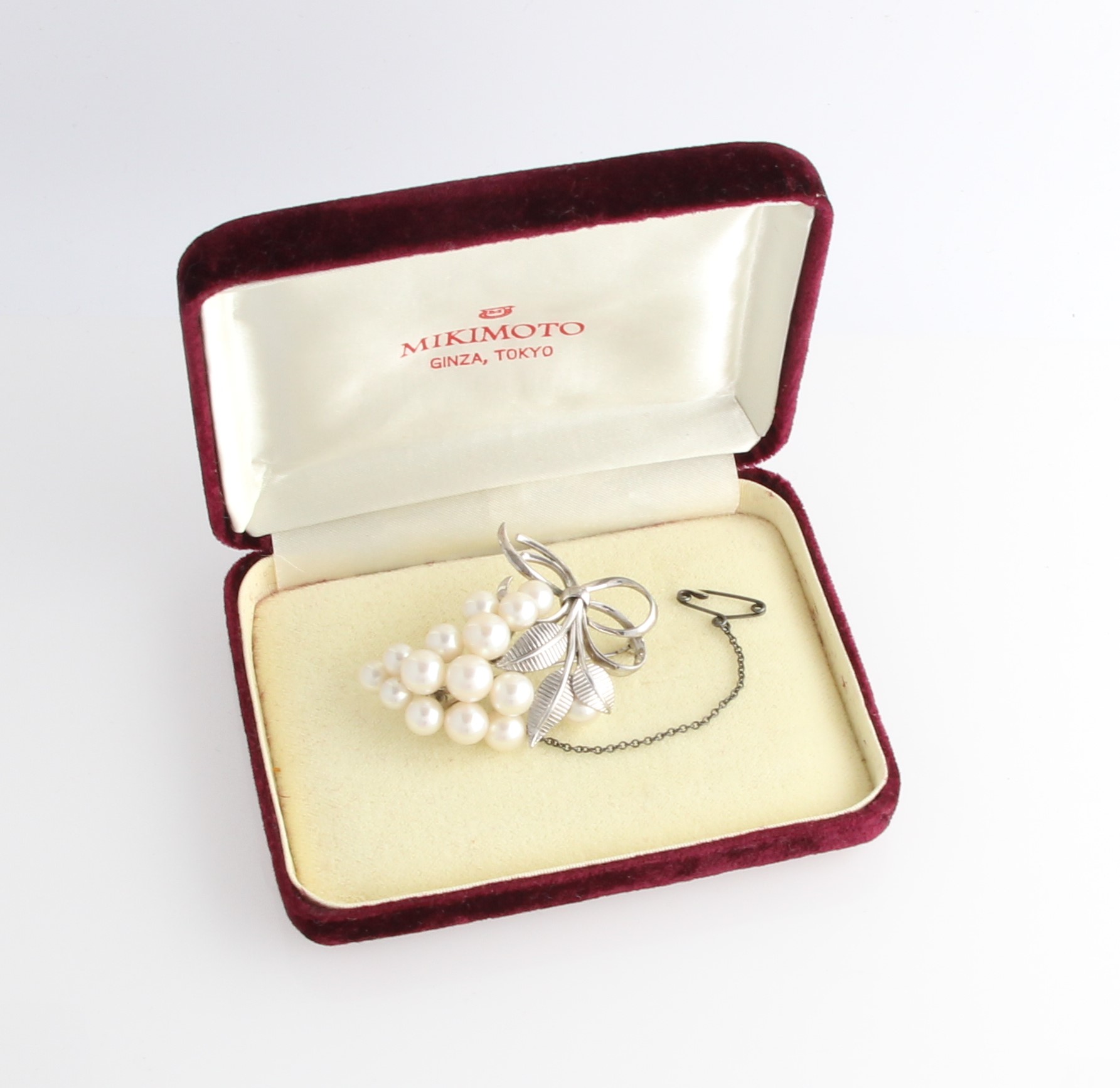 A Mikimoto pearl brooch, set with fifteen variously sized pearls, smallest measuring approx. 5.5mm - Image 2 of 2