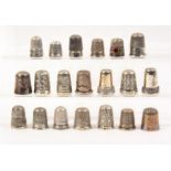 Twenty English hall marked silver thimbles all in good condition, 20th Century (20)