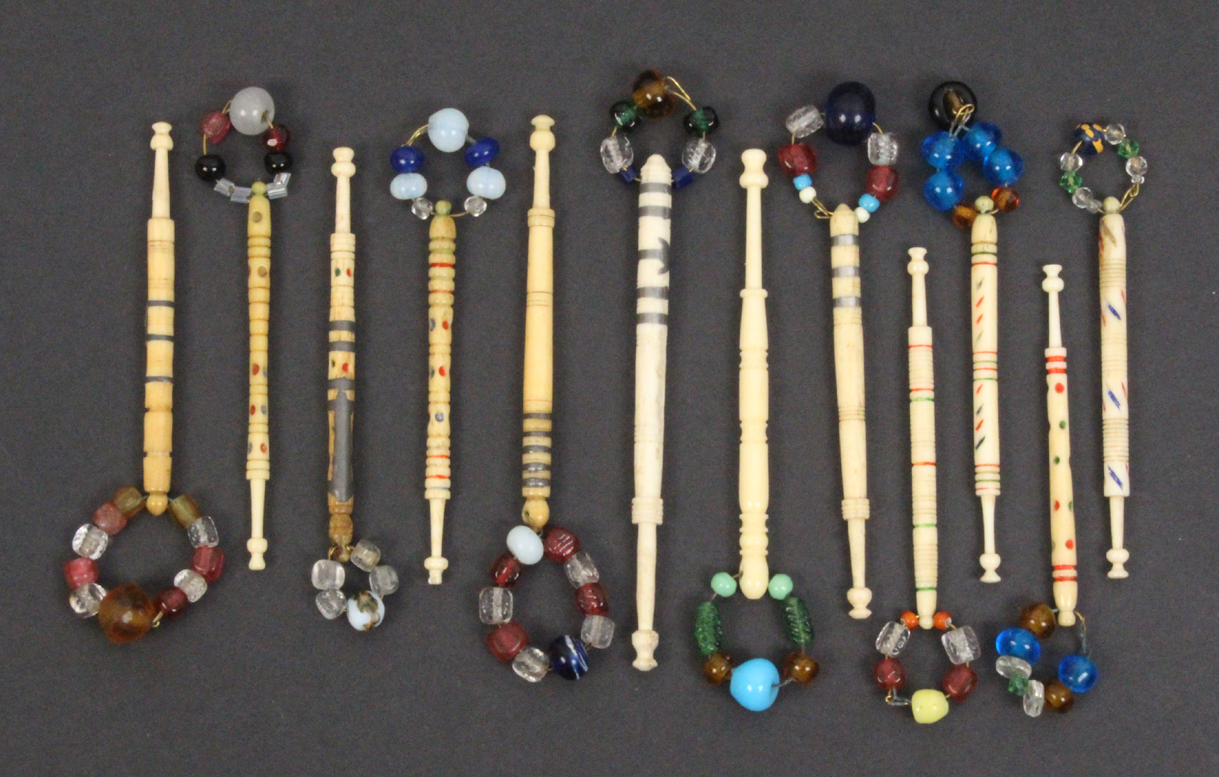 Lace bobbins comprising twelve bone examples variously decorated and nine wooden (21)