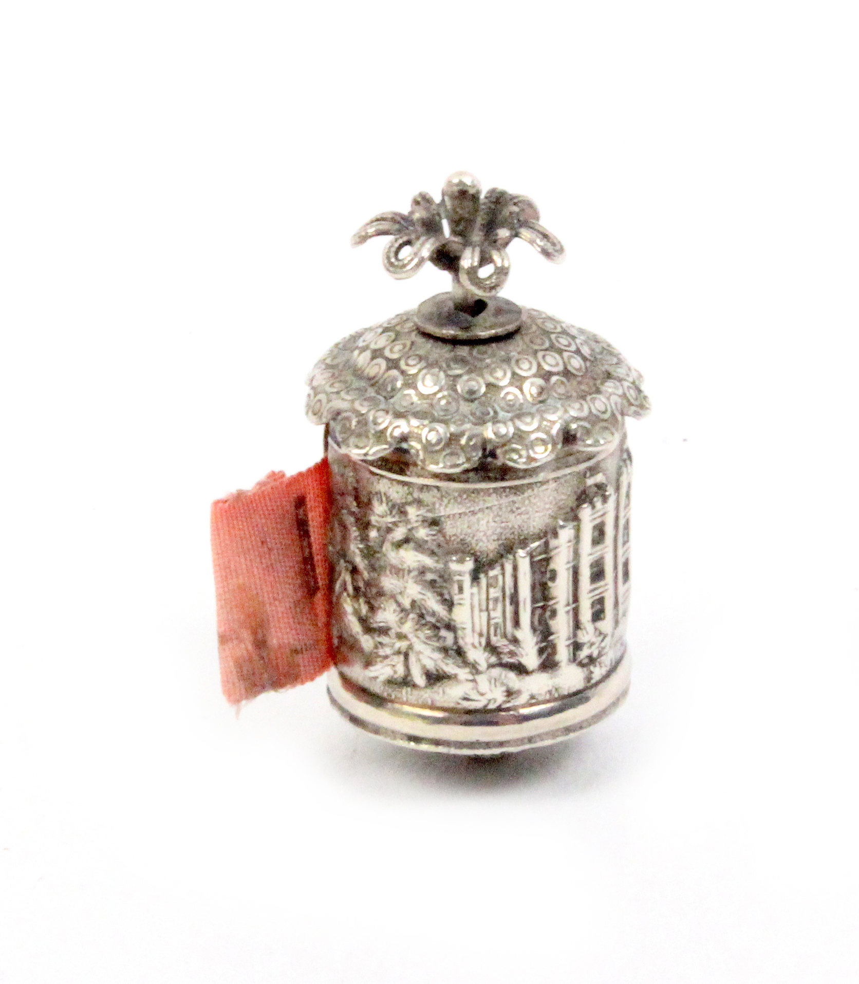 A scarce silver pictorial tape measure of cylinder form depicting Abbotsford, flowerhead spindle - Bild 2 aus 2