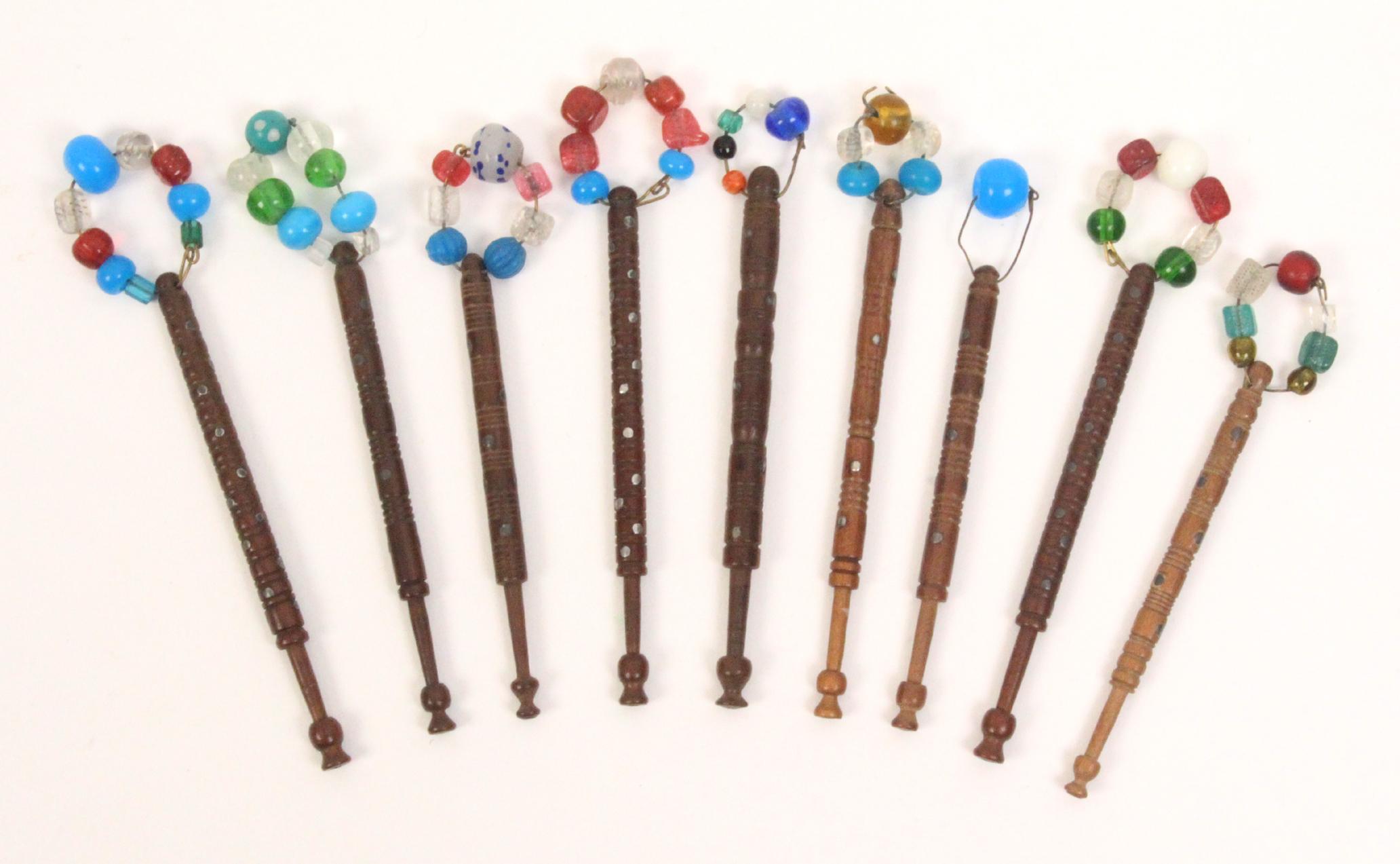 Lace bobbins comprising twelve bone examples variously decorated and nine wooden (21) - Image 2 of 2