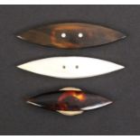 Three small shuttles comprising a mother of pearl example, 7cm and two tortoiseshell examples (3)