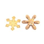 Two scarce gold silk winders comprising an engraved star form example, 2.6cm and a six point