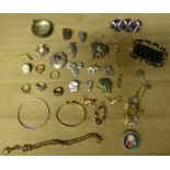 A quantity of assorted Costume Jewellery including animal brooches and buttons, a silver Pocket