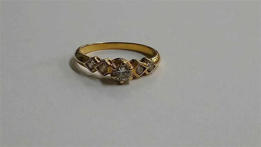 18ct diamond ring - Image 2 of 3